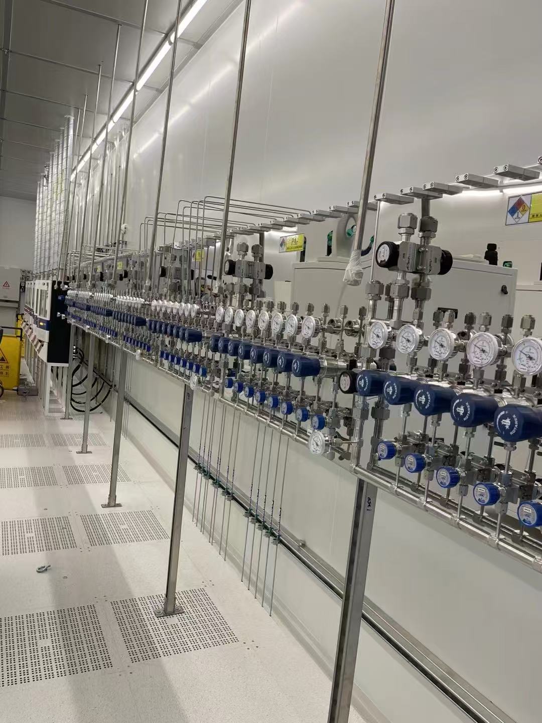 Precision clean utility manifold and process controls