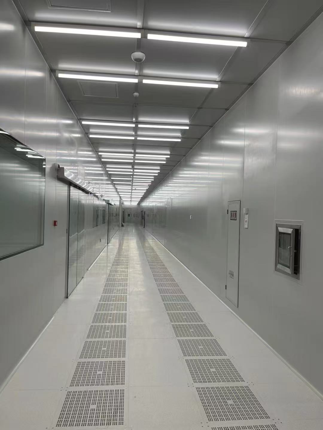 Controlled environment corridor with integrated lighting and raised access floor